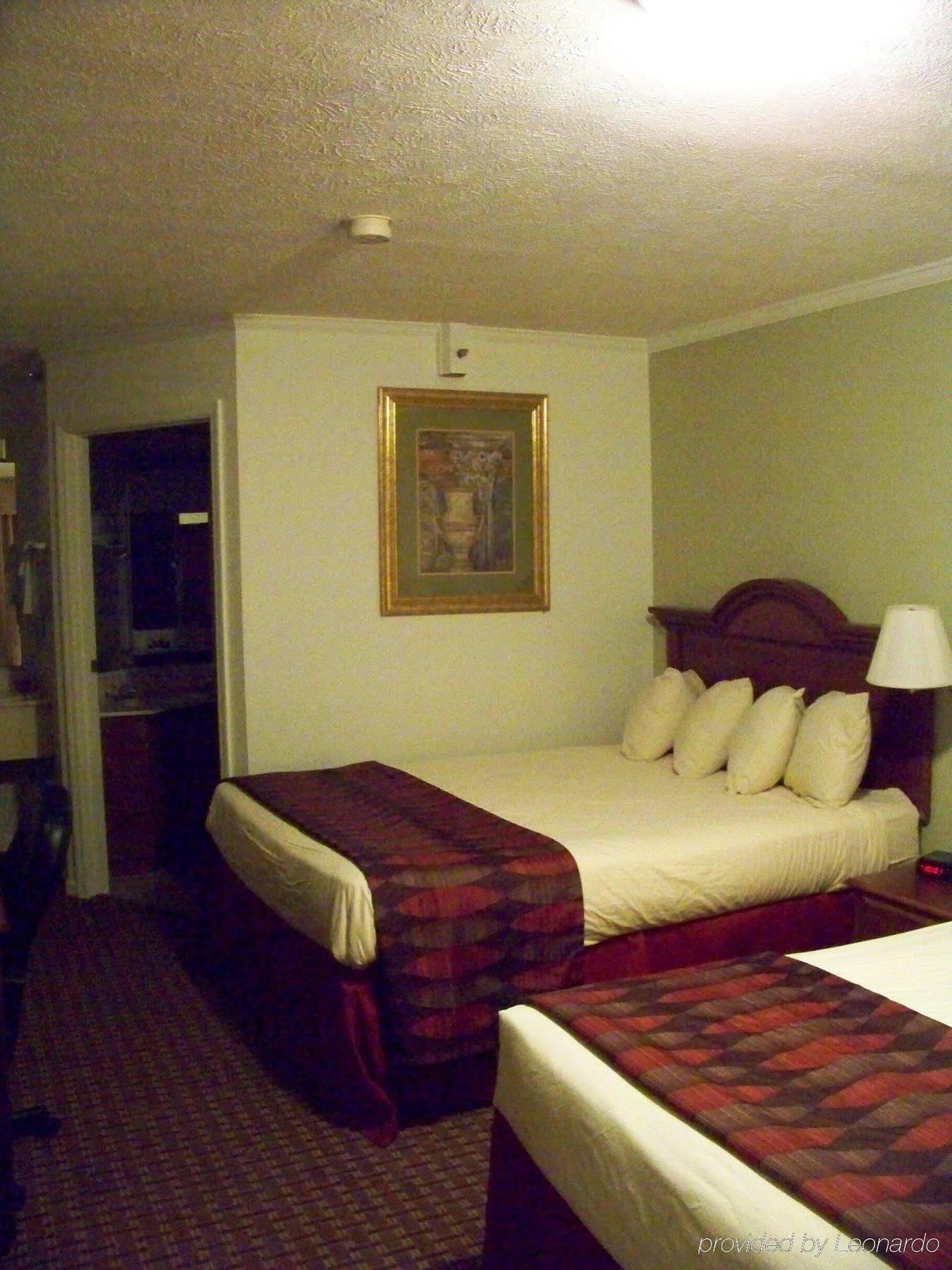 White Columns Inn Thomson Room photo